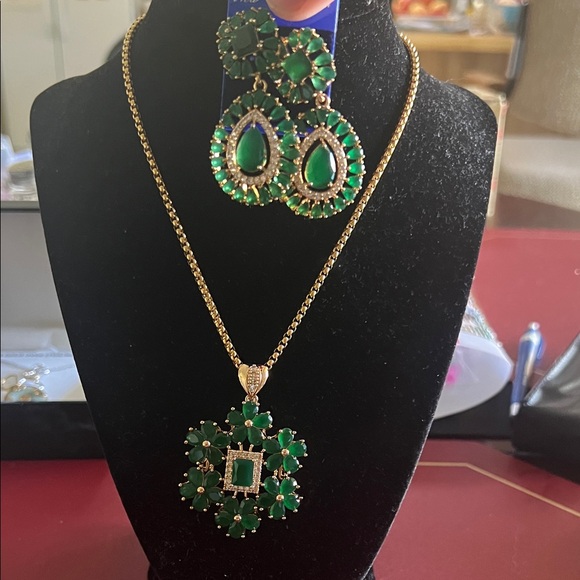 Women Beautiful Gold and Green Fashion Jewelry Sets Floral Pendant Necklace - Picture 3 of 13
